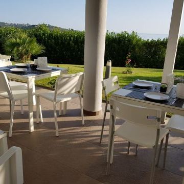 Bed and Breakfast Colle Selvotta Vasto - Breakfast in the garden