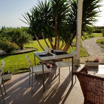 Bed and Breakfast Colle Selvotta Vasto - Breakfast in the garden