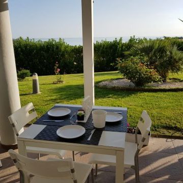 Bed and Breakfast Colle Selvotta Vasto - La colazione in giardino
