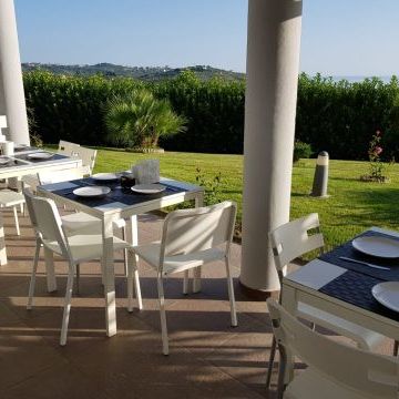 Bed and Breakfast Colle Selvotta Vasto - La colazione in giardino